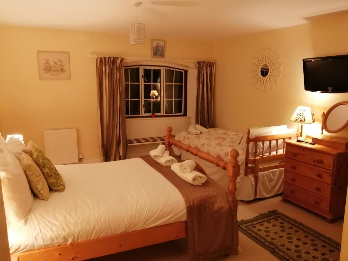 Bridge Farmhouse - Eight Ensuite Bedrooms Солсбери Экстерьер фото